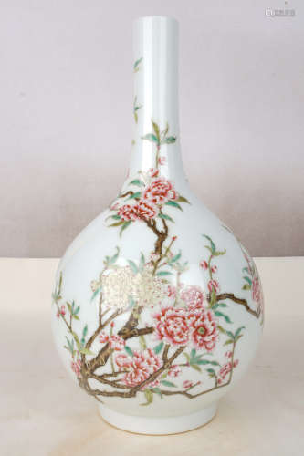 A Chinese  Famille Rose Floral Porcelain Mallet  Vase