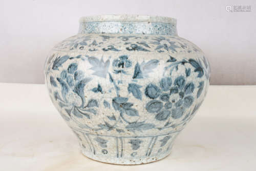 A Chinese Blue and White Floral  Porcelain Jar