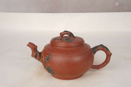 A Chinese Purple Teapot with “Jiang Rong” Mark