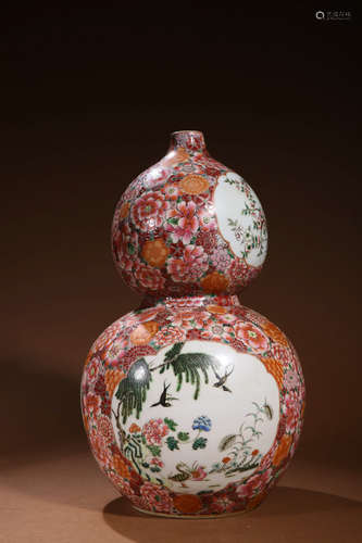 A Chinese Famille Rose Porcelain Gourd-shaped Vase