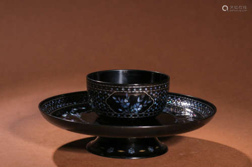 A Chinese Floral Lacquerware Caucer