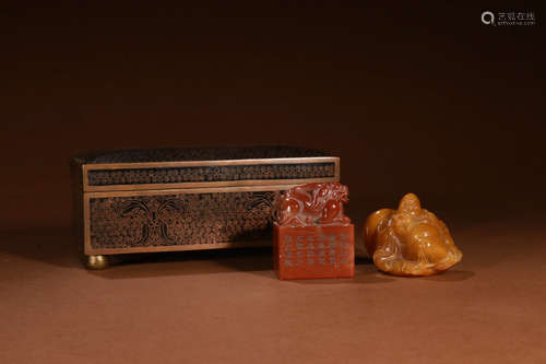 A Set of Chinese Shoushan Stone Carved Seal