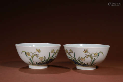 A Pair of Chinese Porcelain Bowls