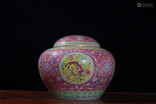 A Chinese Enamel Floral Porcelain Caddy