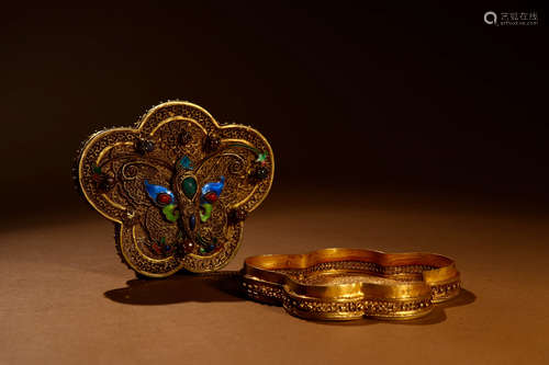 A Chinese Gilded Silver filigree Floral Box with Cover