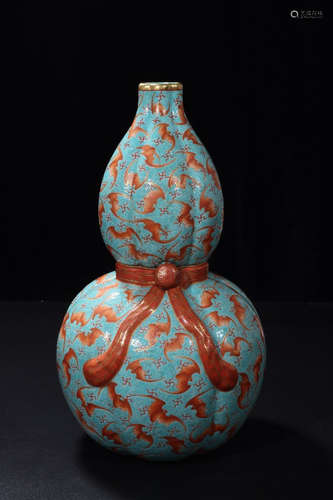 A Chinese Bat Pattern Porcelain Gourd-shaped Vase