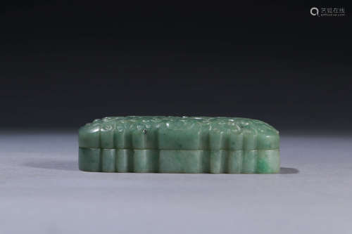 A Chinese Jadeite Beast Pattern Box with Cover