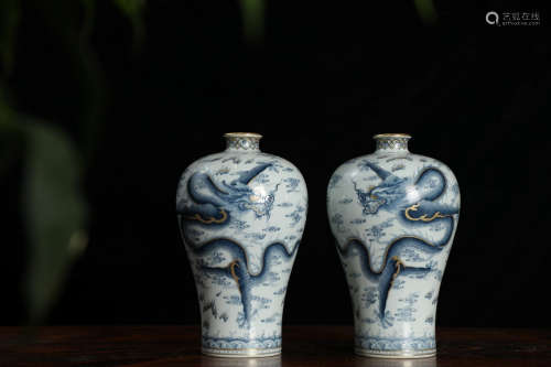 A Chinese Dragon Pattern Porcelain Plum Vase