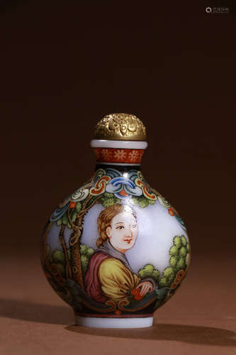 A Chinese Enamel Figure Painted Snuff Bottle