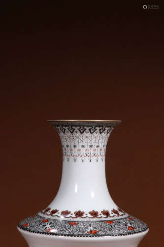 A Chinese Ink Clored Figure Painted Porcelain Vase