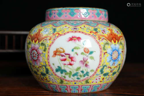 A Chinese Yellow Floral Porcelain Caddy