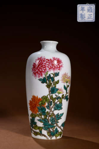 A Chinese Famille Rose Floral Porcelain Vase