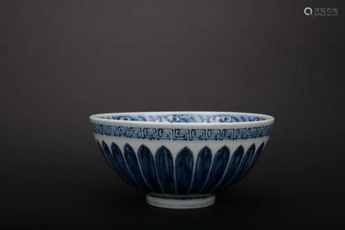 Ming dynasty blue and white bowl with flowers pattern