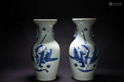 Qing dynasty yellowish pea green glaze blue and white vase*1 pair