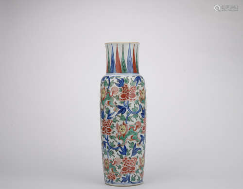 Qing dynasty Kangxi period  multicolored jar with flowers pattern