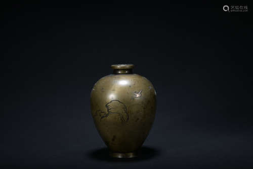 Qing dynasty bronze bottle