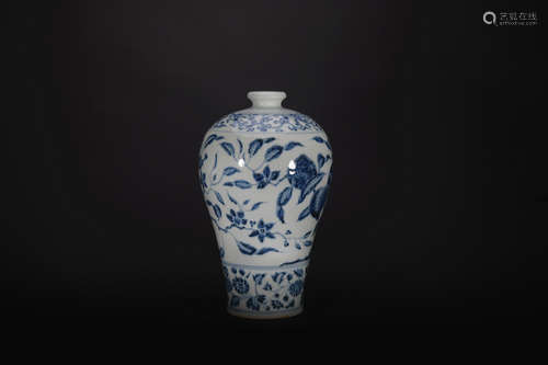 Ming dynasty blue and white pulm vase with flowers pattern