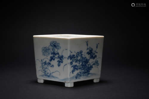 Qing dynasty Emperor Yongzheng blue and white flower garden pot