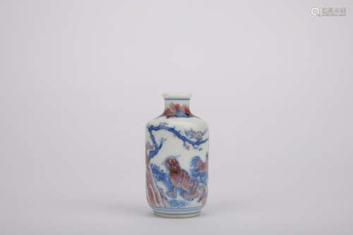 Qing dynasty blue and white  animals snuff bottle