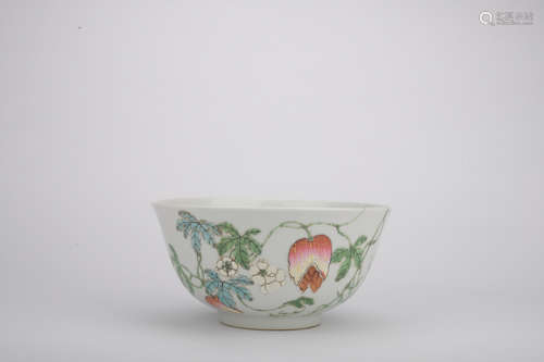 Qing dynasty Guangxu period famille rose bowl with melon and fruit pattern