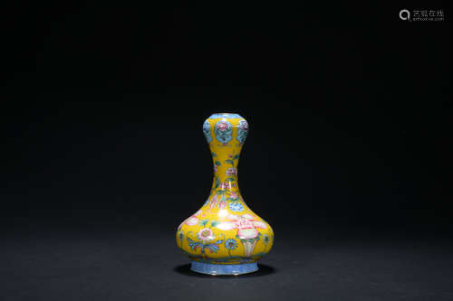 Qing dynasty enamel garlic bottles with flowers pattern