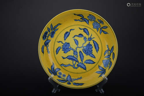 Ming dynasty yellow glaze  plate with flowers pattern