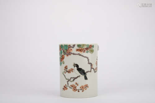Qing dynasty famille rose pen container with flowers and birds pattern