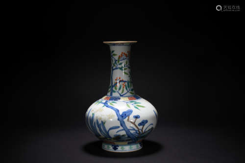 Qing Dynasty clashing color flower vase