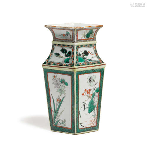 A FAMILLE-VERTE ENAMELED PORCELAIN VASE  Late Qing/Republic period