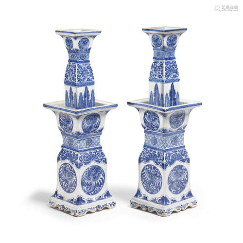 A PAIR OF BLUE AND WHITE EXPORT PORCELAIN CANDLESTICKS  Qing dynasty