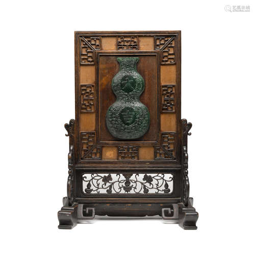 A spinach jade double gourd plaque table screen