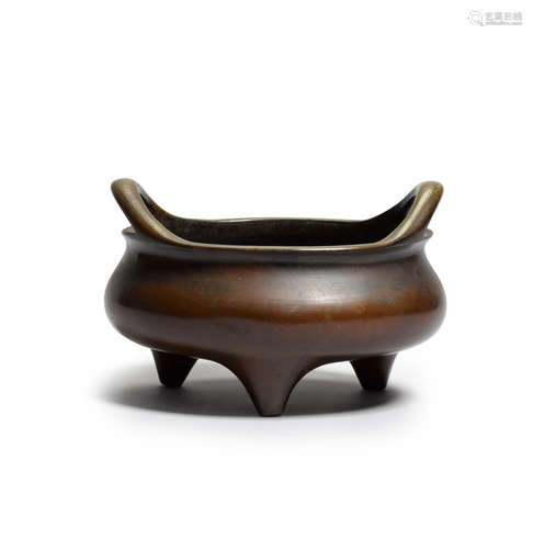 A cast bronze censer  Xuande mark, late Qing dynasty