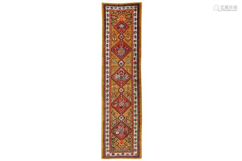 AN ANTIQUE SERAB RUNNER, NORTH-WEST PERSIA
