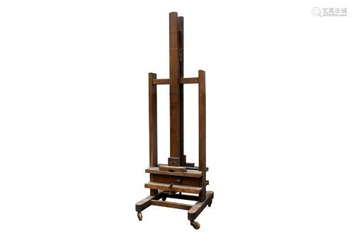 Hostellet - Paris. An Antique French Studio Easel