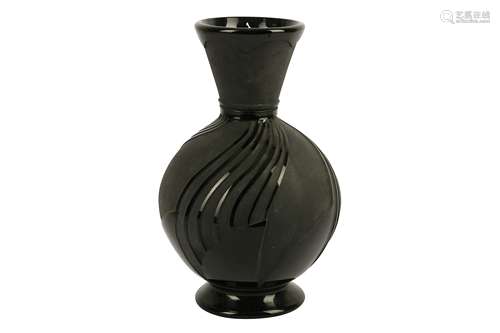 A French Art Deco Etling onyx glass vase