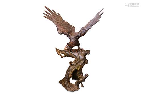 A VERY LARGE BRONZED METAL MODEL OF AN EAGLE