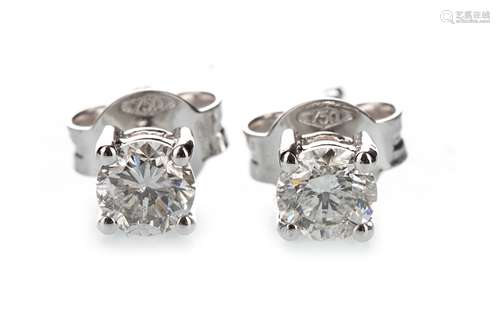 A PAIR OF DIAMOND STUD EARRINGS