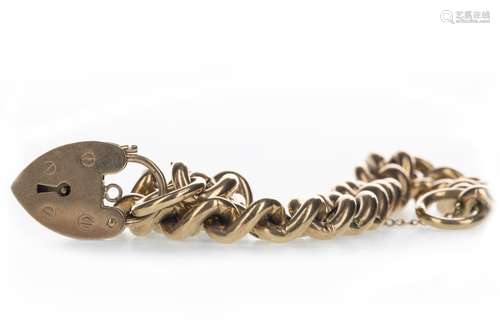 A GOLD BRACELET