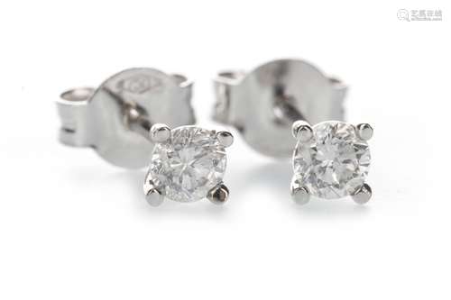 A PAIR OF DIAMOND STUD EARRINGS