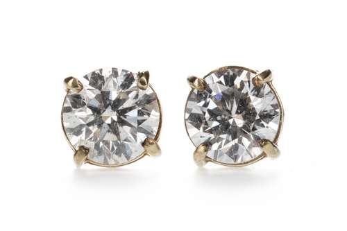 A PAIR OF DIAMOND STUD EARRINGS