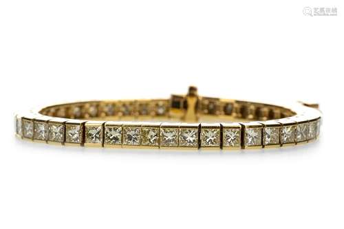 A CERTIFICATED YELLOW DIAMOND TENNIS BRACELET