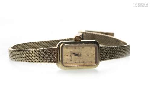 A LADY'S NINE CARAT GOLD ROAMER WRIST WATCH