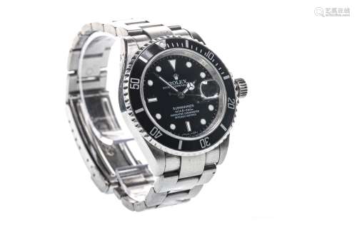 GENTLEMAN'S ROLEX OYSTER PERPETUAL DATE SUBMARINER STAINLESS STEEL AUTOMATIC WRIST WATCH