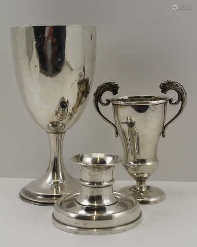 HENRY MATTHEWS A SILVER TROPHY VASE with lion mask scroll handles, on circular platform base,