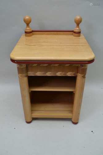 JOHN NETHERCOTT A CONTEMPORARY CRAFTSMAN MADE LAMP TABLE, with decorative upstand, single chevron