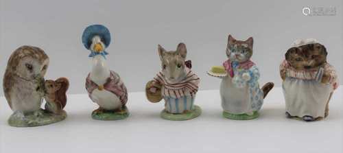 A COLLECTION OF FIVE BESWICK POTTERY BEATRIX POTTER FIGURES, 