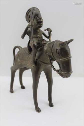 AN EARLY 20TH CENTURY AFRICAN BENIN STYLE BRONZE FIGURE OF A HORSE AND RIDER, in the manner of an