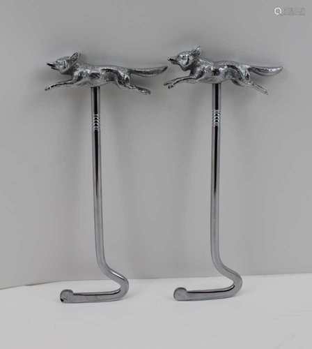 A PAIR OF BOOT PULLS with cast running fox handles