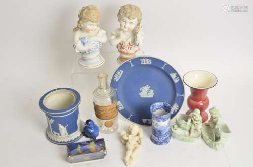 A mixed lot of British and Continental ceramics to include Wedgwood, Edwardian bisque boy and girl