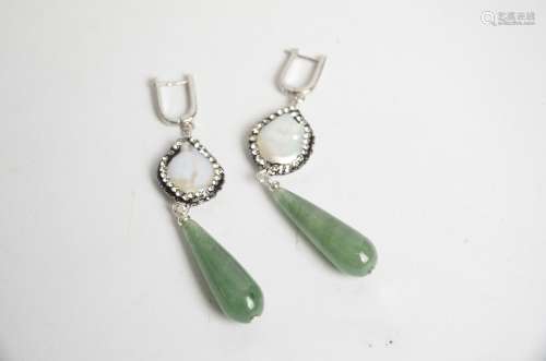 A pair of 925 jade teardrop earrings, together with a pair of pearl earrings,